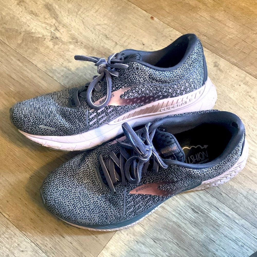 Brooks Grey/Pink Cushion Support Sneakers GUC 9